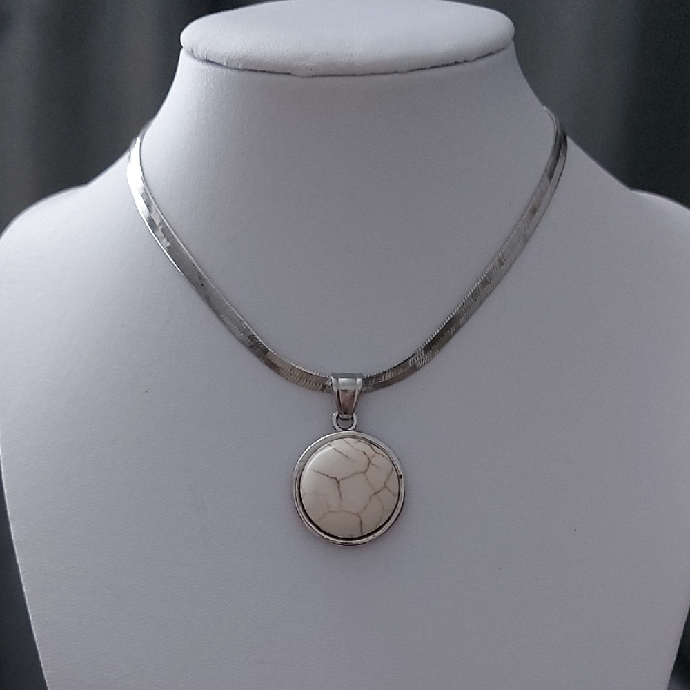Elegant Silver Necklace with White Pendant